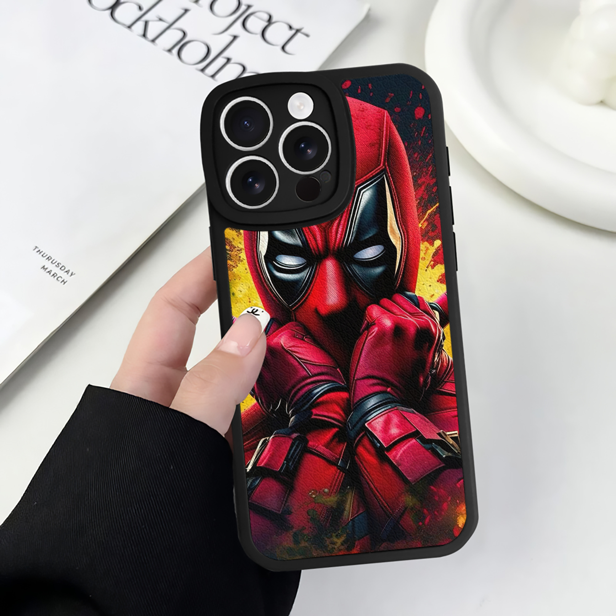 （画像用） Deadpool デッドプール 【iPhone 16シリーズ対応】シリコンスマホケース（レザー調） 材質：シリコン